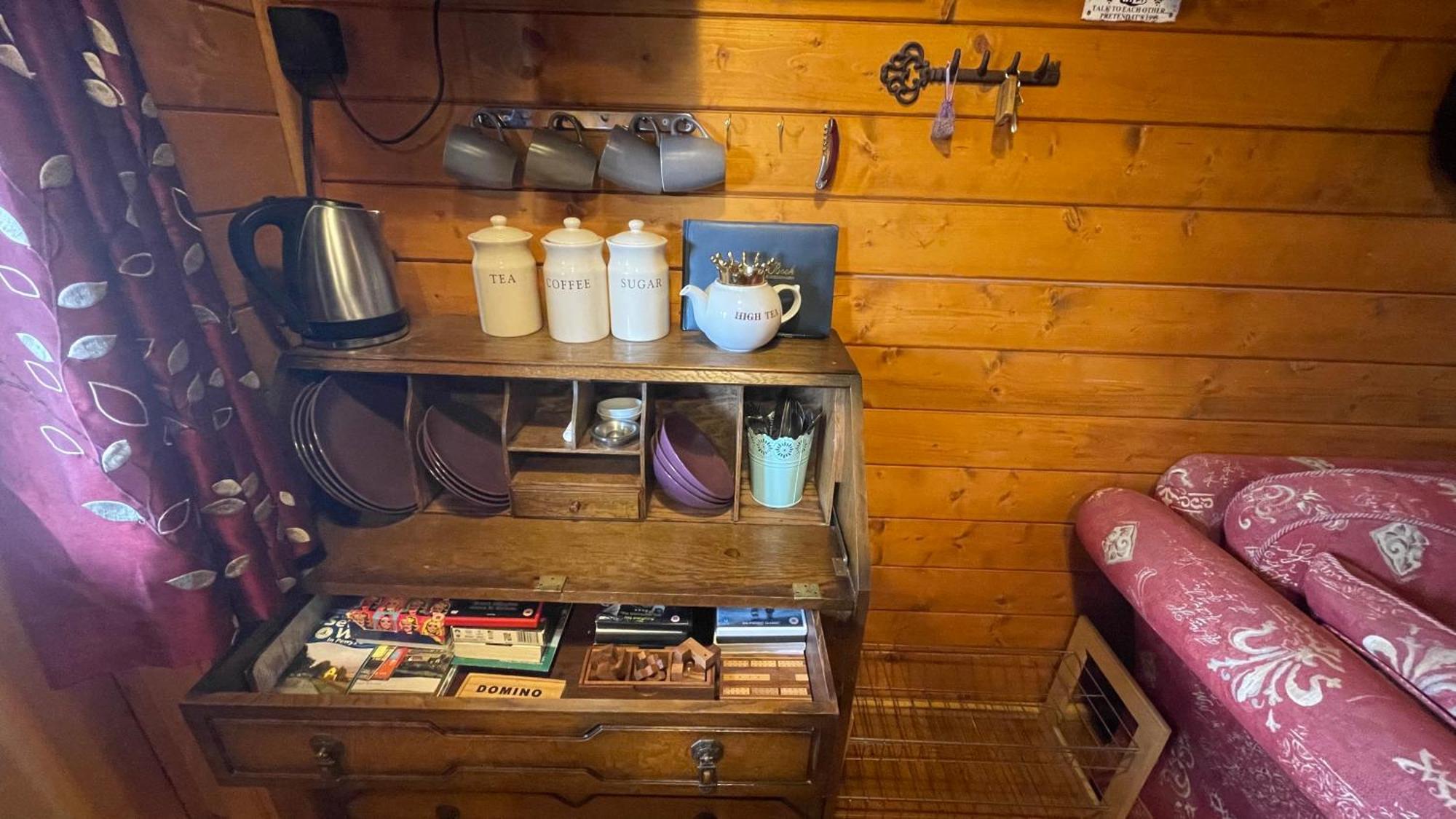 Blossom Cabin - Little Log Cabin In Wales ニュータウン エクステリア 写真